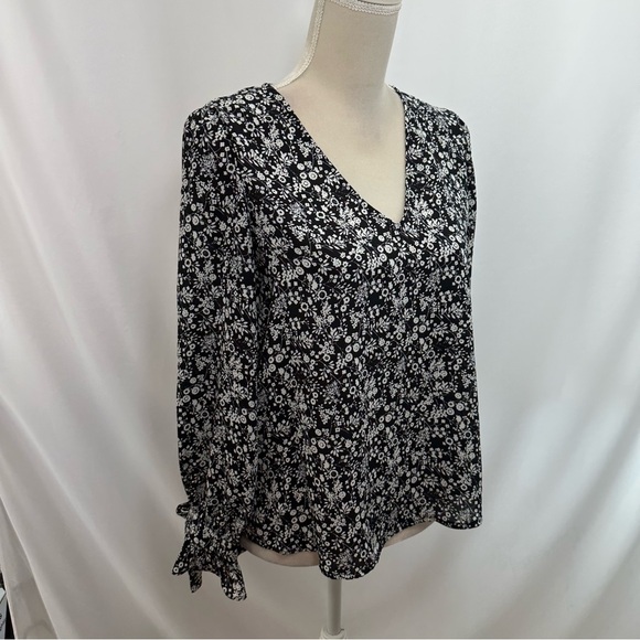 CeCe Floral V Neck Blouse Womens Small Long Tie Sleeves Black & White Chiffon - Picture 3 of 9